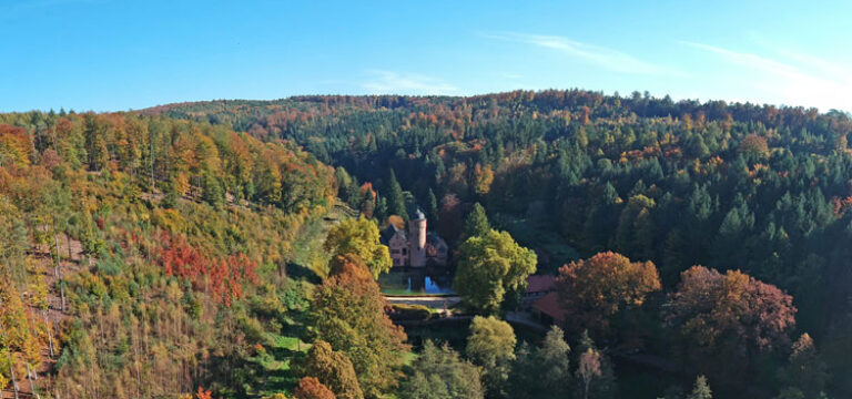 Herbstpanorama Schloss Mespelbrunn